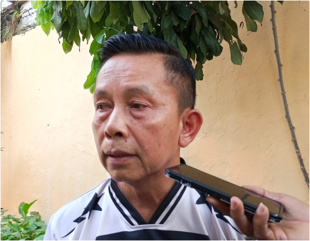 Kapolsek Karangtengah Kompol Rachmat memberikan penjelasan kepada wartawan mengenai kasus penikaman remaja di Cianjur.