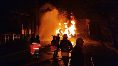 Api di Bundaran Pasirhayam Akhirnya Padam Berkat Cairan AF3 dari Pertamina