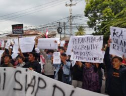 Bupati Bungkam, Ratusan Pedagang Bojongmeron Geruduk Pendopo Cianjur