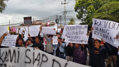Bupati Bungkam, Ratusan Pedagang Bojongmeron Geruduk Pendopo Cianjur
