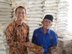 Pemdes Hegarmanah Salurkan Bantuan Pangan untuk Ratusan KPM