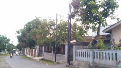Warga Menolak, Pekerja Bersikeras: Dugaan Pemasangan Tiang Internet Tanpa Izin