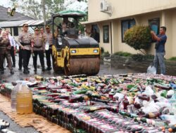 Operasi Kamtibmas Nataru, Polres Cianjur Hancurkan Ribuan Miras dan Knalpot Tidak Standar