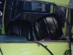 Kecelakaan Pagi Buta di Cilaku, Suzuki Carry Hilang Kendali dan Menabrak Tiang Telepon