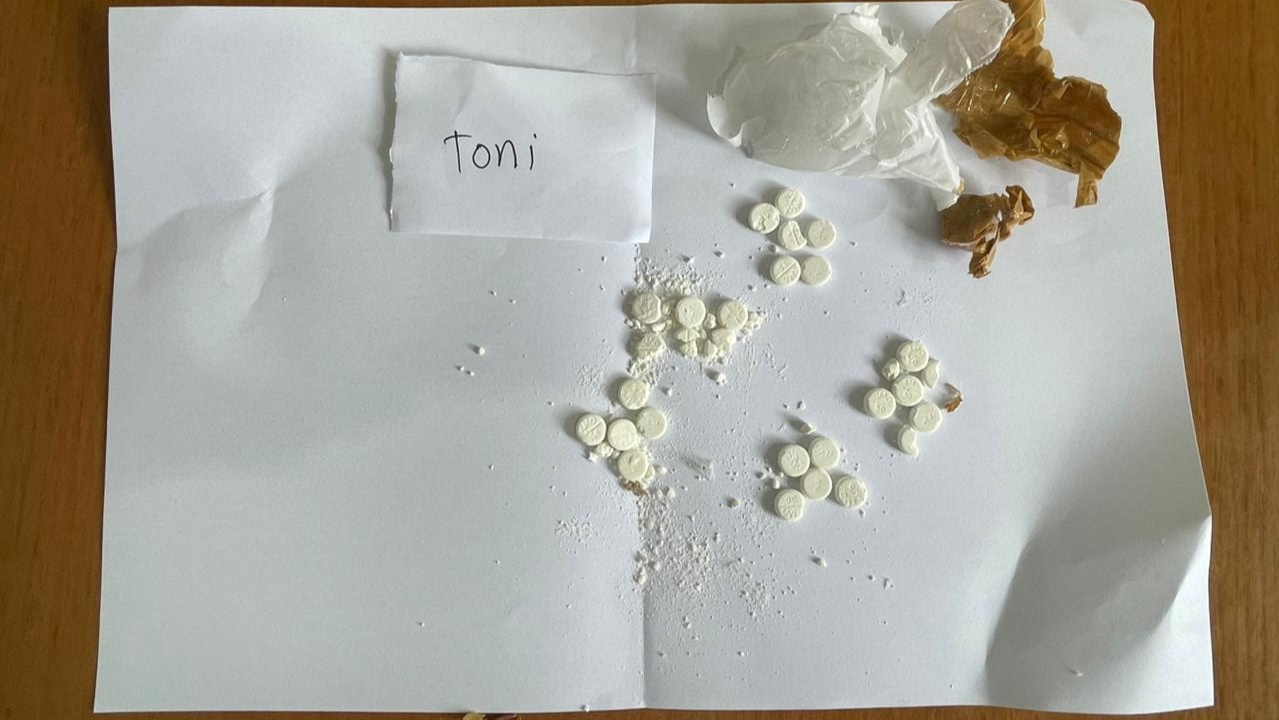 Teks: Barang bukti pil Tramadol hasil penggagalan penyelundupan di Lapas Kelas IIB Cianjur.