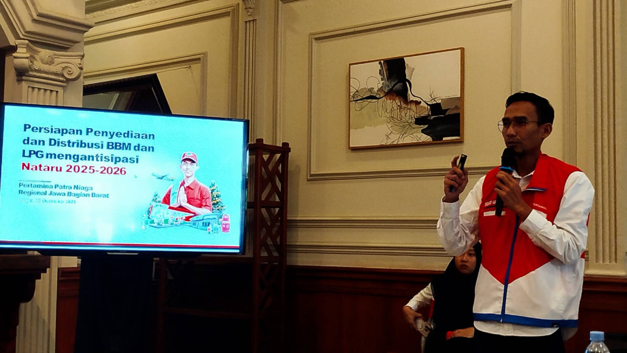 Teks: Susanto August Satria menjelaskan kesiapan BBM dan LPG PT Pertamina Patra Niaga jelang Nataru 2025–2026.