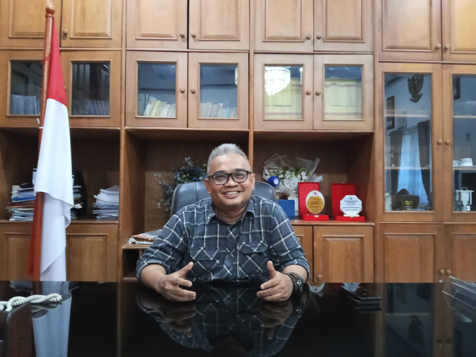 Teks: Dosen UNPI Cianjur memberikan keterangan terkait kajian etika proyek geothermal Gede Pangrango.