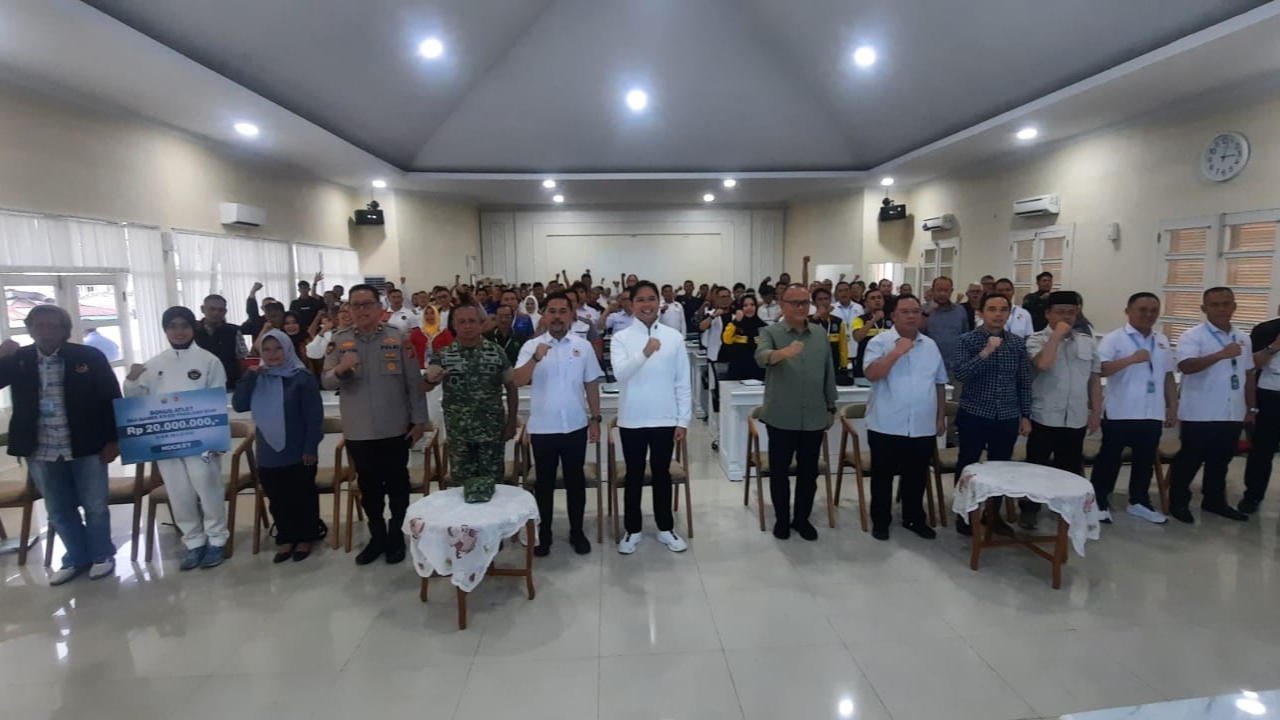 Teks: Bupati Cianjur menghadiri Rakerkab KONI Cianjur 2025 di Bale Praja.