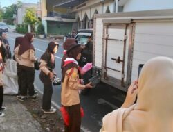 Ramadan Jadi Ruang Belajar Karakter : SDN Cilaku 2 Gelar Bagi-Bagi Takjil.