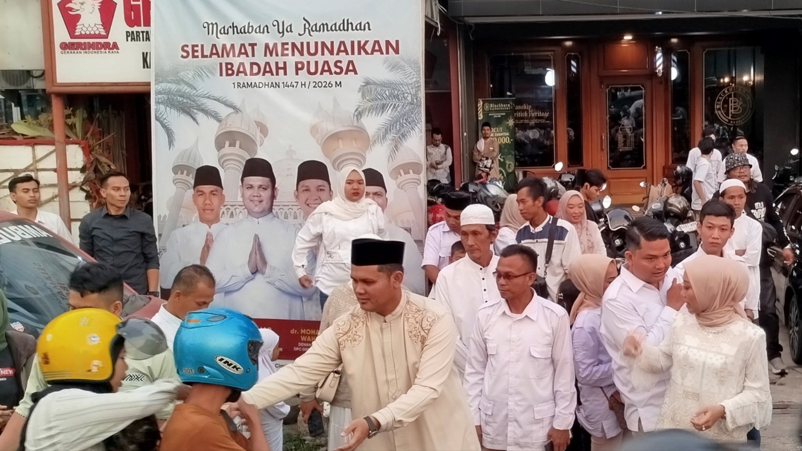 Teks: Buka bersama Gerindra Cianjur di kantor DPC Jalan KH Abdullah Bin Nuh bersama pengurus PAC dan Wanhat.