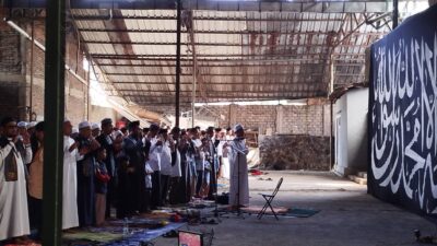 1.000 Jemaah Ikuti Salat Idul Fitri Rukyat Global di Sukaluyu, Hilal Acuan Luar Negeri