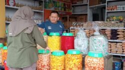 Toko Oleh-oleh di Cianjur Raup Omzet Rp20 Juta Perhari di Momen Lebaran