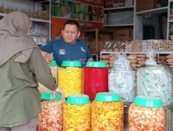 Toko Oleh-oleh di Cianjur Raup Omzet Rp20 Juta Perhari di Momen Lebaran
