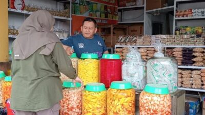 Toko Oleh-oleh di Cianjur Raup Omzet Rp20 Juta Perhari di Momen Lebaran