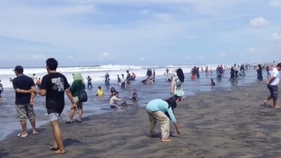 Hari Ketiga Lebaran, Pengunjung Pantai Apra Tembus 2.000 Orang