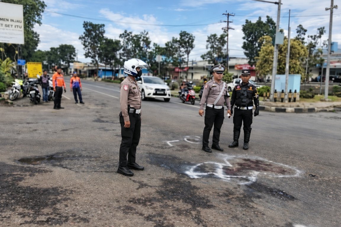 Teks: Lokasi jalan rusak Karangtengah Cianjur yang menyebabkan kecelakaan maut pemotor.