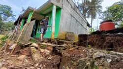 Hujan Deras Picu Pergeseran Tanah Cibokor, Dua Rumah Rusak Parah dan Masjid Retak