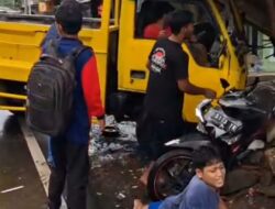 Truk Tabrak Gazebo di Sindangbarang, Empat Orang Dilarikan ke Rumah Sakit