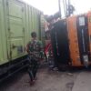 Truk Fuso Lepas Kendali, Hantam Motor dan Terguling di Gekbrong