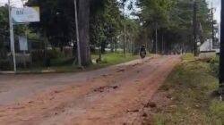 Jalan Licin Akibat Galian Tanah Bobojong, Camat Mande Instruksikan Penghentian