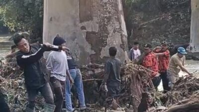 Antisipasi Banjir, Pemuda Pancasila Cibeber Gelar Aksi Bersih Sungai Cikondang