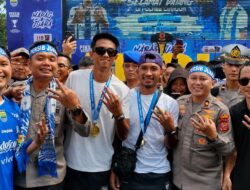 Persib Hattrick Juara, Kakang dan Robi Disambut Ribuan Bobotoh di Cianjur Bak Pahlawan
