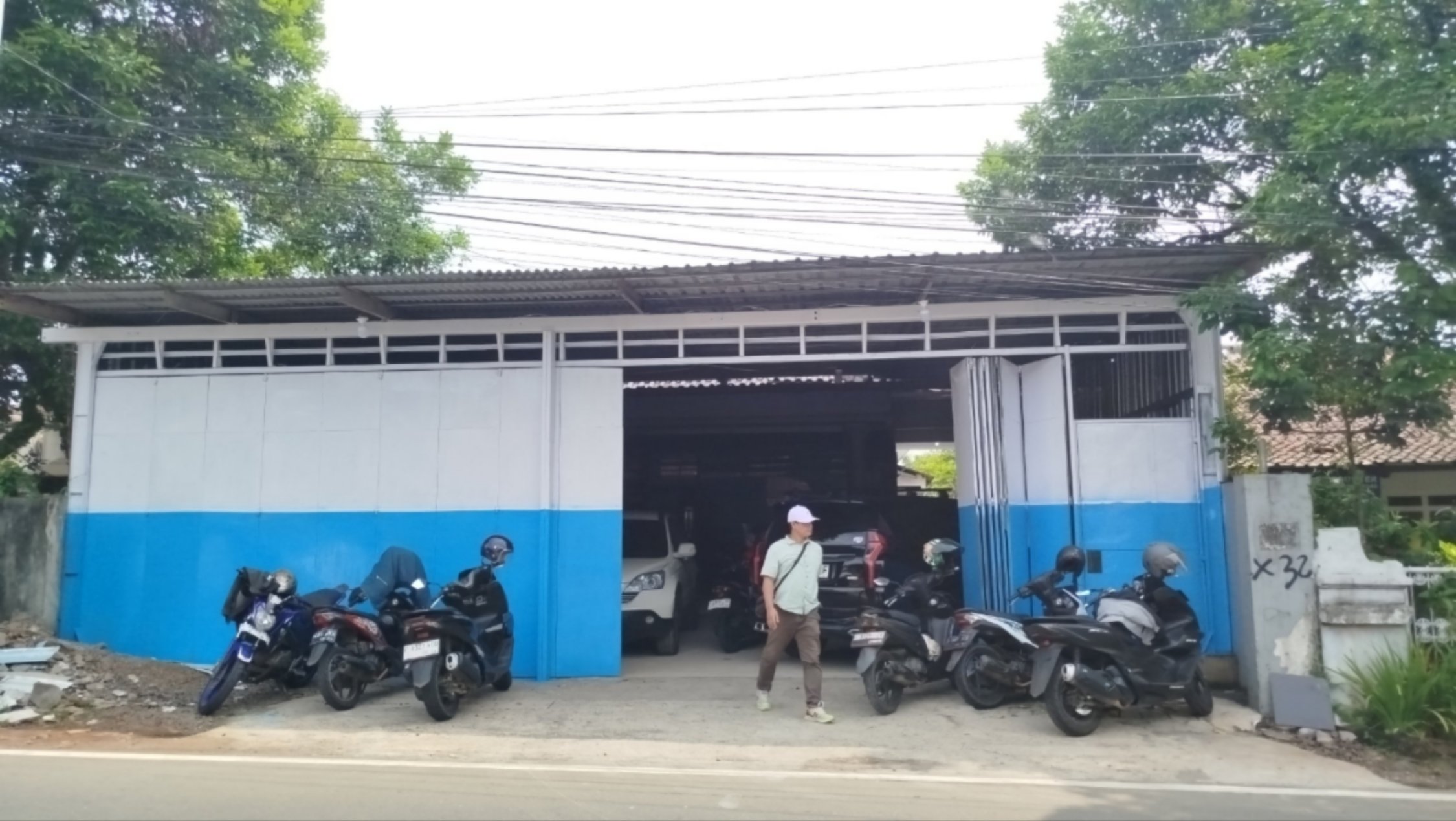 Teks: Dapur MBG Cianjur yang beroperasi dan masih melengkapi dokumen pengelolaan limbah serta sertifikat laik higienis sanitasi.