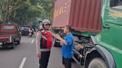 Truk Tabrak Tiga Sepeda Motor di Cikalongkulon, Empat Luka-luka