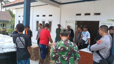 Bantuan Beras dan Minyak Diduga Diselewengkan, Warga Sukapura Cidaun Murka