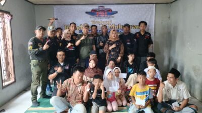 DPC FBI Cianjur Santuni Anak Yatim Dimomen Hari Asyuro   