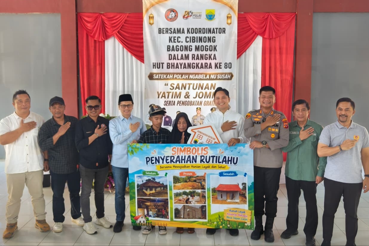 Teks: Komunitas Bagong Mogok bersama Polres Cianjur dan Pemkab Cianjur menggelar bakti sosial HUT Bhayangkara ke-80 di Desa Pananggapan Cibinong.