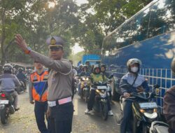 Pohon Tumbang Usai Ditabrak Kontainer, Lalu Lintas Cianjur-Bandung Kembali Normal