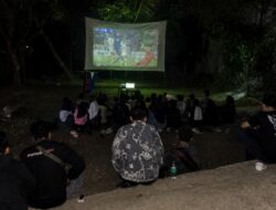 Warga Cisalak Kaler Nobar Persib vs Arema, Mahasiswa KKN UIN Bandung Jadi Motor Kebersamaan