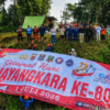 Semangat Bhayangkara! Tim Gabungan Polres Cianjur Sukses Bentangkan Spanduk Raksasa di Gunung Karang