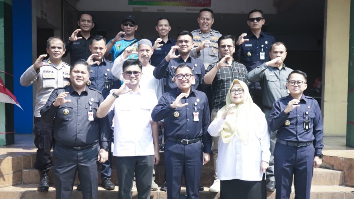 Teks: Serdik Sespimmen Polri melakukan observasi aktivitas ekonomi masyarakat di Pasar Induk Cianjur.