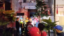 Kebakaran GBI Nehemia Cianjur, Petugas Berjibaku hingga Pukul 21.00 WIB