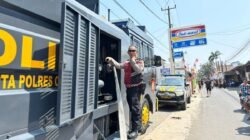 Polres Cianjur Salurkan 11.500 Liter Air Bersih dengan Armoured Water Cannon ke Warga Haurwangi