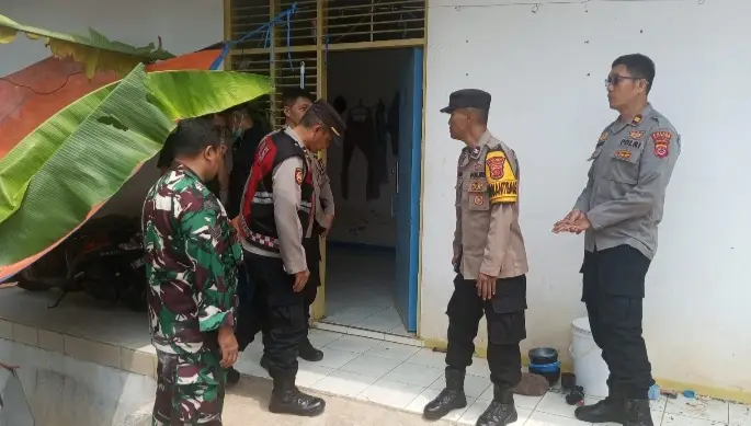 Teks: Kasus kematian Imas di mes peternakan ayam Cikancana diduga kuat terkait penghilangan nyawa menurut Kapolres Cianjur.