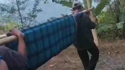 10 Kilometer dalam Tandu, Perjuangan Siti Menuju Pengobatan TB Tulang