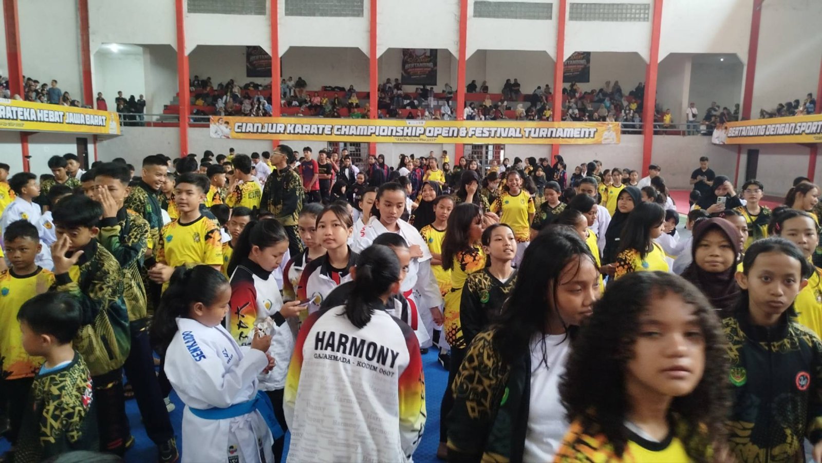 Teks: 1.327 karateka mengikuti Cianjur Karate Championship Piala Ketua DPRD Cianjur 2026.