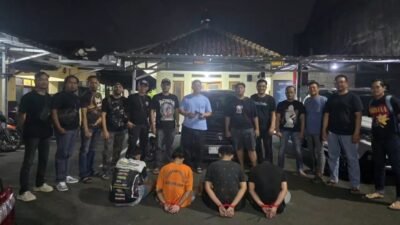 Teks: Polisi mengungkap kasus pencurian dengan kekerasan yang melibatkan anak 16 tahun di Cianjur.