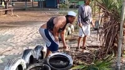Merasa Hak Pengelolaan Diambil Desa, Gugung Tetap Rawat Pantai Ciwidig