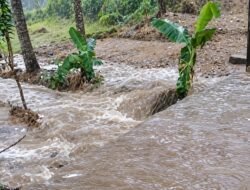 Area Resapan Berkurang akibat Pembangunan Perumahan, Banjir Genangi Kantor Kecamatan Gekbrong