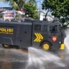 Polres Cianjur Kerahkan Dua AWC Siram Jalan Terdampak Abu Vulkanik