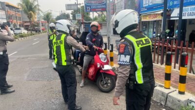 Tak Pakai Helm sampai Main HP, Ini Sasaran Hunting ETLE Polres Cianjur