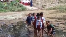 Fenomena Bugel Bikin Air Kali Ciselang Naik, Akses Anak Sekolah di Cianjur Selatan Terancam