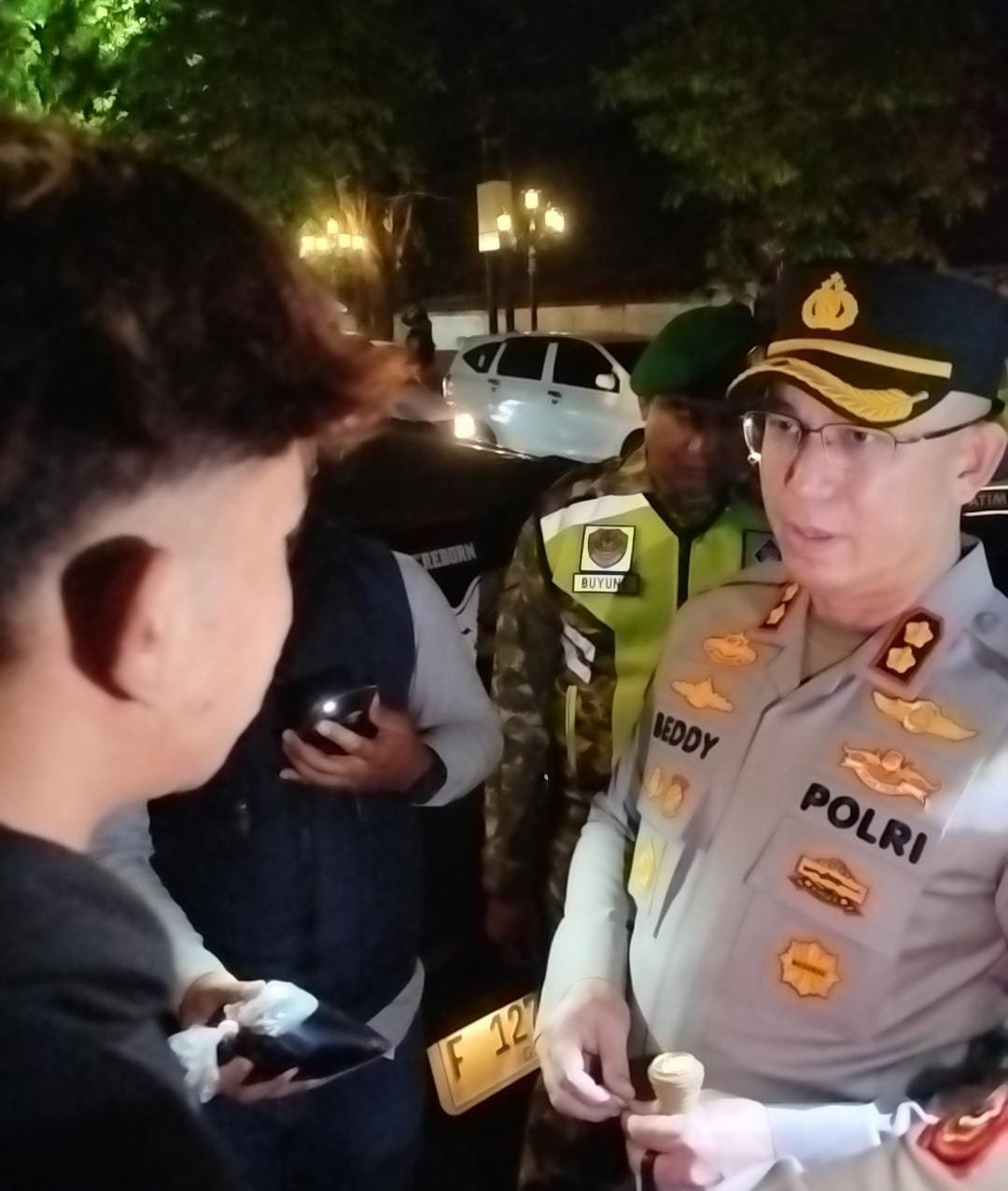 Teks: KRYD Polres Cianjur di Gedung Balerancage menindak kendaraan berknalpot brong dan mengamankan barang bukti minuman keras.
