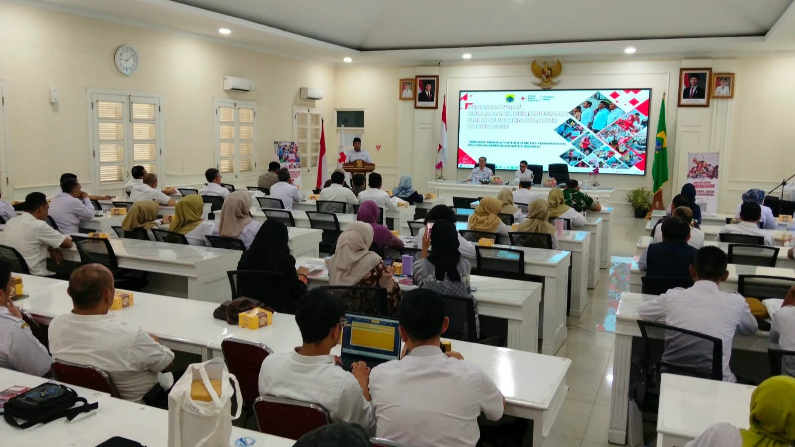 Teks: Suasana pencanangan Bulan Dana Kemanusiaan PMI Cianjur 2026 di Bale Praja Pendopo.