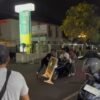 Tak Pakai Helm, Pengendara Sepeda Motor Tabrak Plang Razia di Jalan Siliwangi