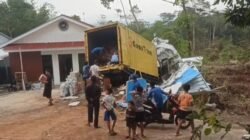 Duarrr!, Truk Bermuatan Minuman Tabrak Gerbang SPPG di Pagelaran